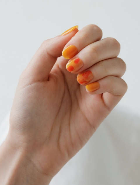 step 2 乾かぬうちに4/UA_charmingを2箇所塗る。