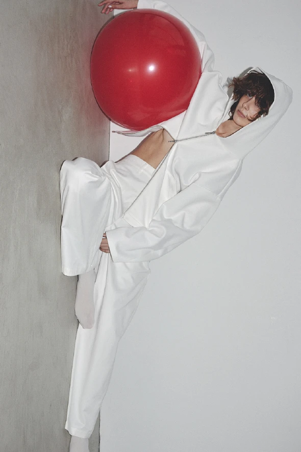 LOOK 01