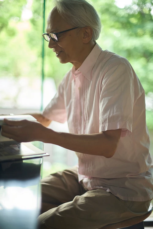 栗野宏文