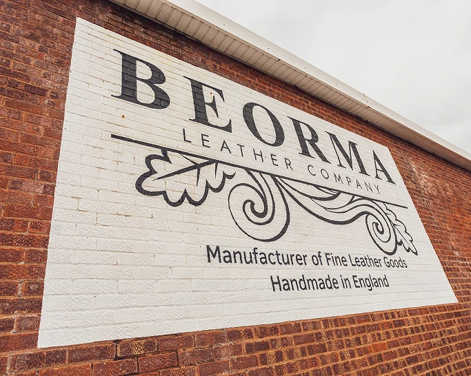 英国老舗のモノ作りを継ぐ、新星レザーブランド