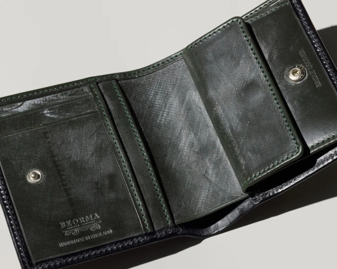 手のひらに収まる“ワンハンドサイズ”で別注