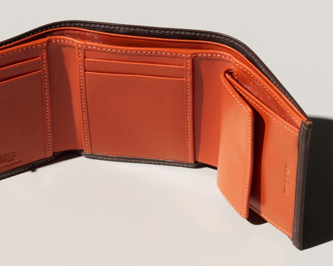 手のひらに収まる“ワンハンドサイズ”で別注