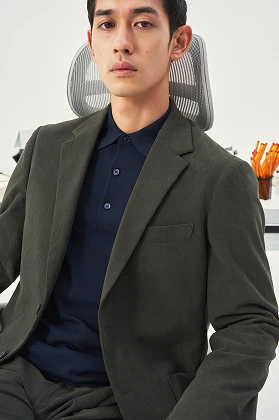 01 季節を感じる、軽やかなトリコット