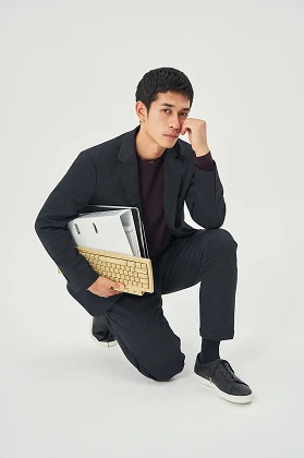 04 品格を添える、ストレッチ素材