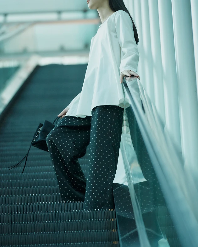 (01) FLOWER JACQUARD 2TUCK WIDE PANTS