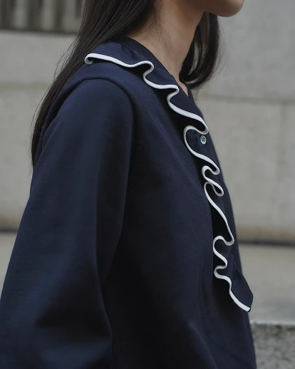 (07) MINIMAL V-NECK FRILL KNIT