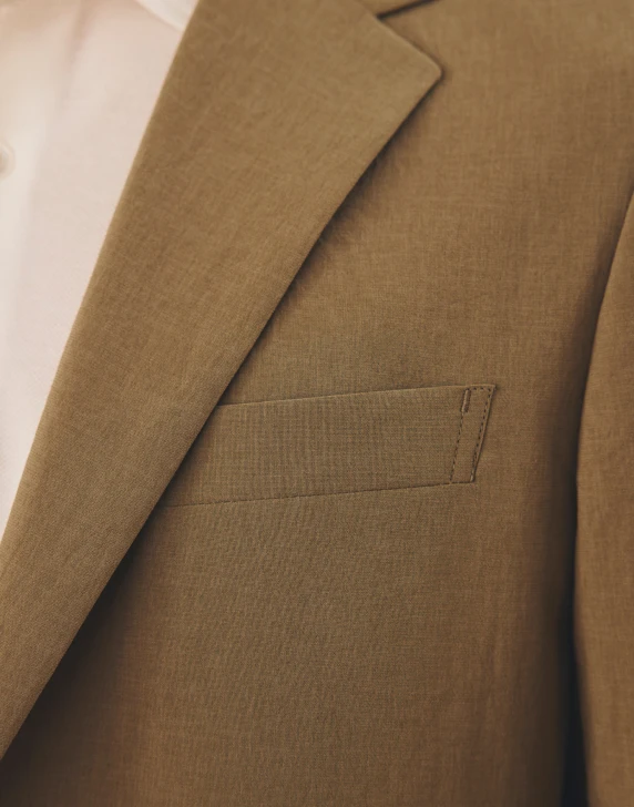 LINEN-LIKE JACKET & TROUSERS DETAIL