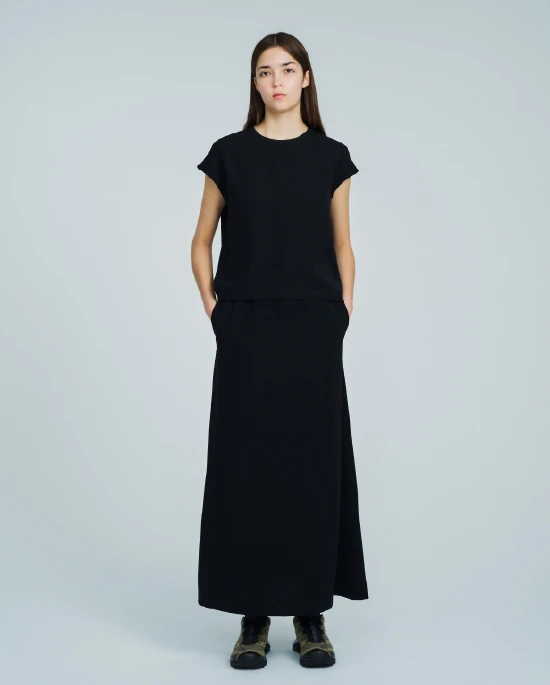 SLEEVELESS T-SHIRT / SKIRT