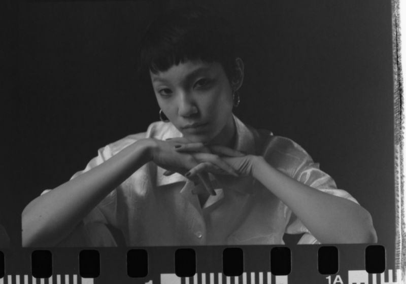 ブラック、ホワイトの2色で構築される世界観