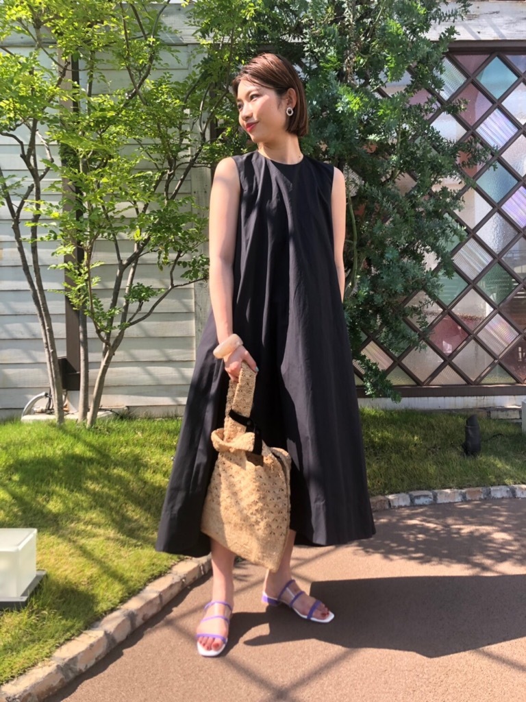 ワンピース フラットサンダルで旬なスタイリングに Odette E Odile Blog