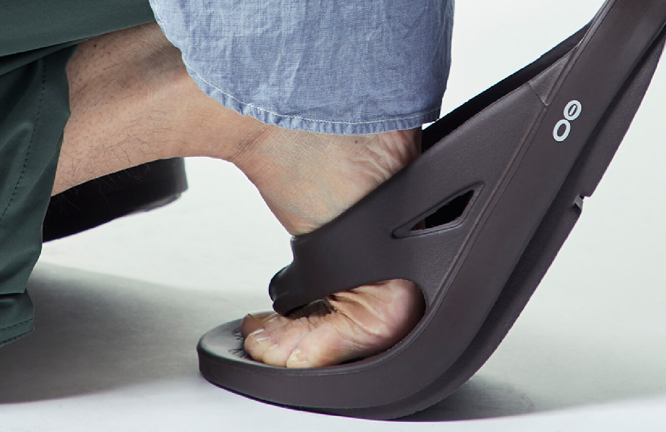 OOFOS / Recovery Sandals