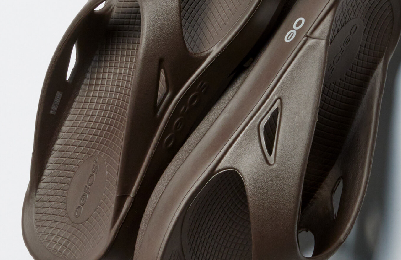 OOFOS / Recovery Sandals