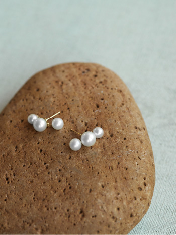 THREE PEARL PIERCE